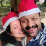 Chandra Lakshman Instagram - We wish you a Merry Christmas..We wish you a Merry Christmas and a Happy New year 🔮💞🎉 A happy pic with the joy of my life @tosh.christy 💝 #moongirl #lifeisbeautiful #blessed #love #festivevibes #celebrations Kunnamkulam