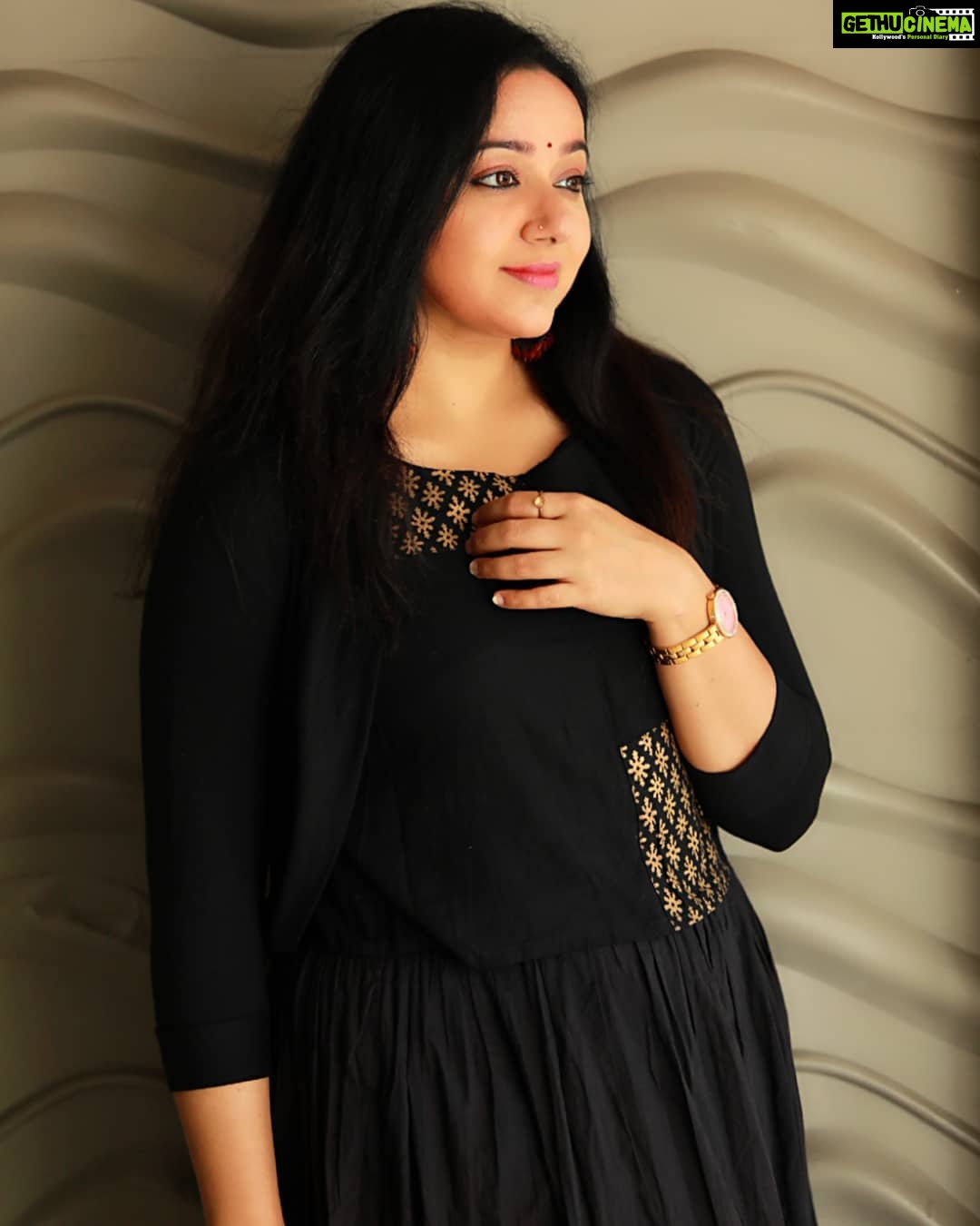 Chandra Lakshman Instagram - 📸 @bibin.xavier.parappuram #moongirl #actor #tamilactress #malayalamactress #teluguactress #films #television #photography