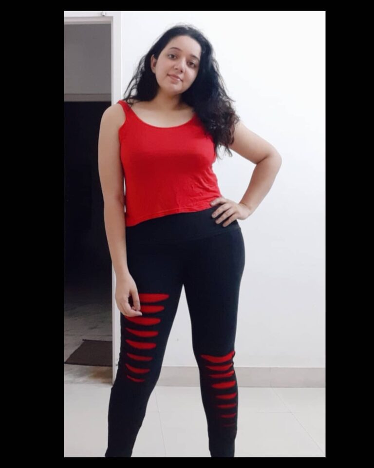 Chandra Lakshman Instagram - 💪🤙💖 #moongirl #fitness #myfitnessjourney #lovingthephase #stayingstrong #stayhome #staysafe #stayhappy #smile #abundance #actor #tamilactress #malayalamactress #teluguactress #films #television Chennai, India
