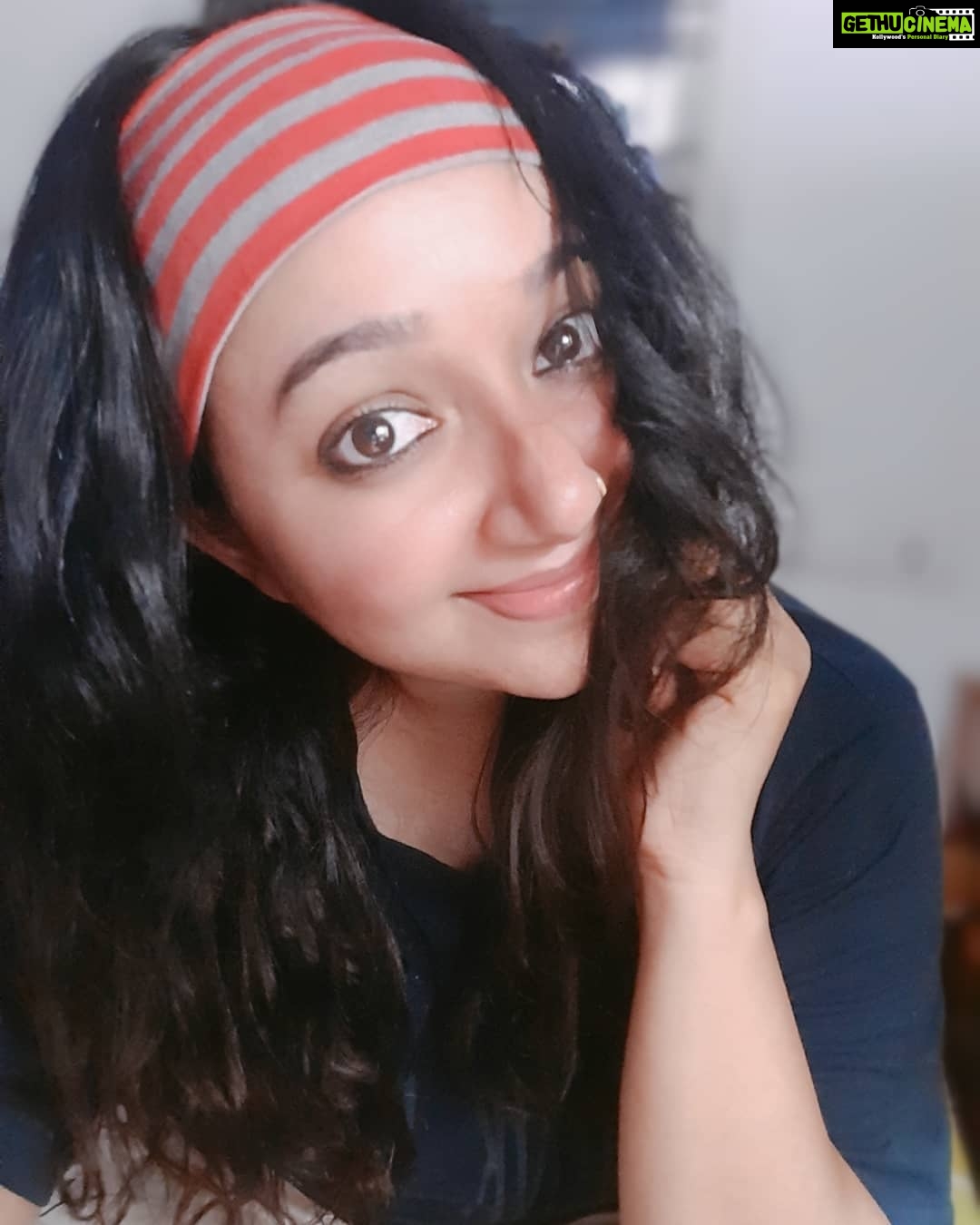 Chandra Lakshman Instagram - ⟆ʍιℓε..You are designed to! 😁💞 #moongirl #selflove #spreadlove #positivity #goodthoughts #stayhappy #smile #abundance #actor #tamilactress #malayalamactress #teluguactress #films #television Chennai, India
