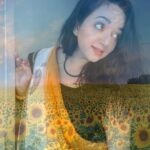 Chandra Lakshman Instagram – 💛Yellow is a happy colour💛
..and i found an App that does these things to the pics.. So🤷‍♀️
#moongirl #selflove #spreadlove #positivity #photoeditingapps #favouritecolour #goodthoughts #stayhappy #smile #abundance #actor #tamilactress #malayalamactress #teluguactress #films #television Chennai, India