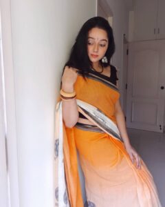 Chandra Lakshman Instagram - VERY GOOD DAY!!💖 NOTE:I am not asking for likes or comments about my pic here.. Pls do this.. It can be inspiring for many others who still are thinking how to keep their day busy Its a lockdown nation wide but not the mind.. 😍 I believe, the more good thoughts, positive mindset and realising the beautiful souls that we are will only bring us all out of this.And ofcourse understanding how important being clean is and staying at home away from crowds..👍 Either we can all watch all the different informations from all those different sources and keep thinking about what a grave situation we are all in OR we have time now..lets do our own things.. So i did self portraits the othet day in my bedroom with a tripod stand,my phone,Ma's saree, some make up and natural light from my balcony.😀I am an actor and a photography enthusiast..And i love being clicked 🤟 Comment here what you all do to keep urself engaged..Lets see how productive we can be😊 #moongirl #tellmewhatyoudo #time #interests #wearetogether #positivevibes #itsagoodday #motivation #lockdown #socialdistancing #covid19 #stayhome #staysafe Chennai, India