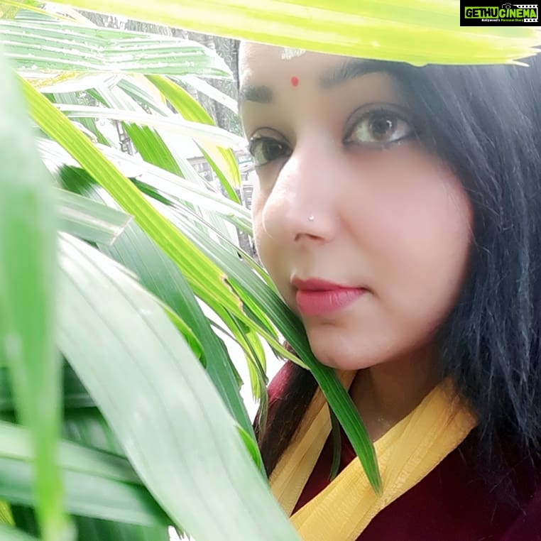 Chandra Lakshman Instagram - That selfie.. Hmm #moongirl #allchanceoftanning #kerala #filmshooting #offday #exploring #thodupuzha #greeneverywhere #💝 Thodupuzha, India