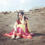 Chandra Lakshman Instagram - Got a day off..Its a bhakthi filled sunday for me..and ofcourse sight seeing(all protected and safe)👀 How is your's😃 #moongirl #filmshoot #exploring #thodupuzha #itssuperhothere #sunkissed #lovelyday Uravappara