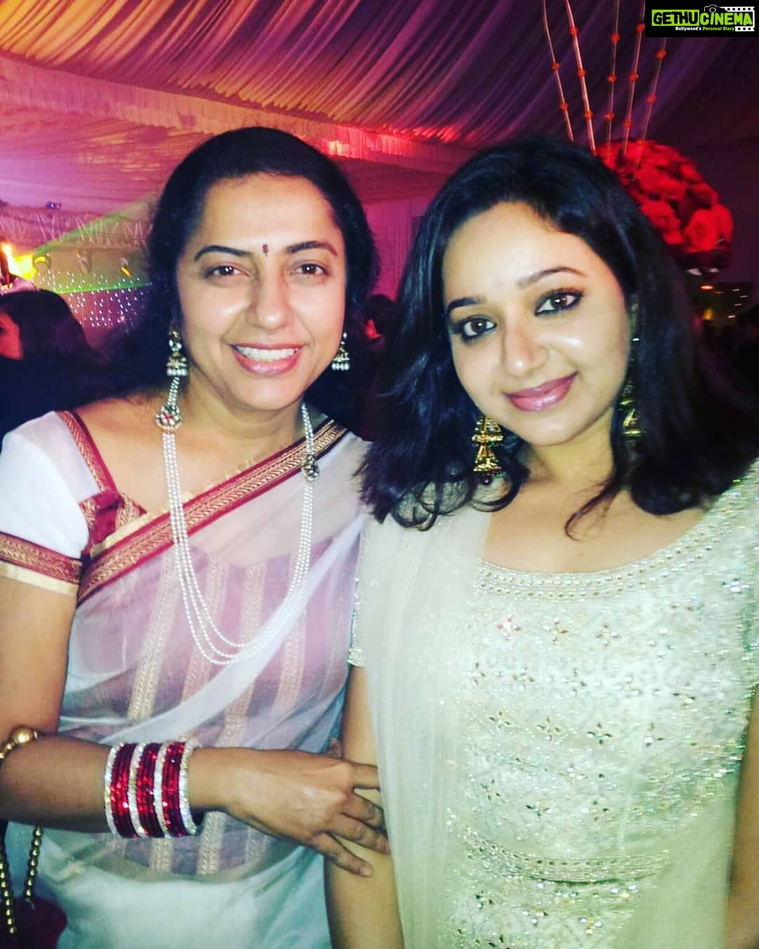 Chandra Lakshman Instagram - Ok its a #tuesdaythrowback! My favourite performer,personality and one super woman she is, as we all know.. Was a dream come true to click this adorable pic with her..Now waiting to share screen space sometime with this amazing actor..@suhasinihasan love you😍 #moongirl #favouriteactress #films #television #actor #majorthrowback