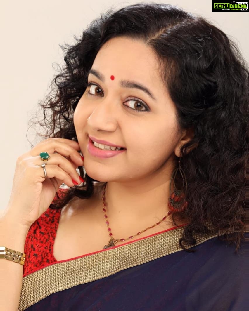 Chandra Lakshman Instagram - We choose our life..hence be generous! ❤️🌟 Its all a plan we make..a deal with the Universe🌠 #💓 #moongirl #lifeisbeautiful #blessed #love #spreadlove #positivity #goodthoughts #goodactions #stayhappy #smile #abundance #actor #tamilactress #malayalamactress #teluguactress #films #television