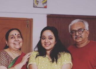 Chandra Lakshman Instagram - Happy birthday Appa 😘😘😘Lots of teddy hugs and ummaaaaa.. @lakshmanmalathy @tosh.christy