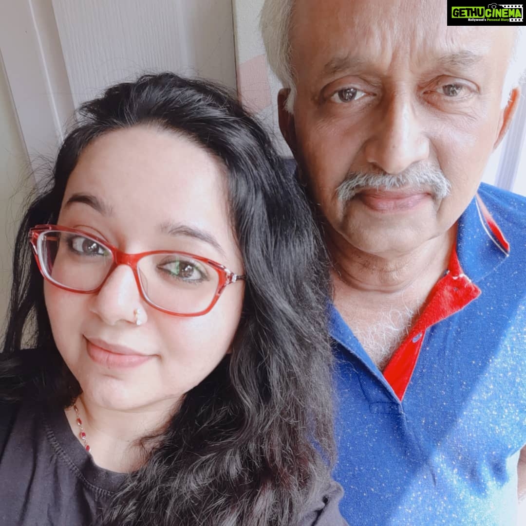 Chandra Lakshman Instagram - Meet Appa💫😍 And thats us after a nice yummy lunch by mommy dearest @lakshmanmalathy💕 #moongirl #daddysgirl #familygoals #weareawesome