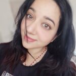 Chandra Lakshman Instagram - It took letting go to realise that i was holding onto nothing..💫 #moongirl #thoughts #soulsearching #lifeisbeautiful #keepitsimple