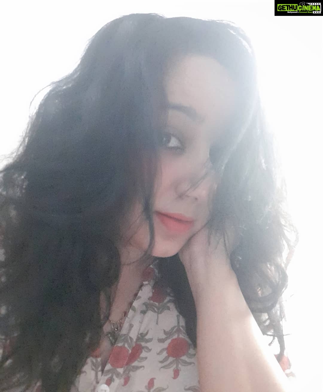 Chandra Lakshman Instagram - Peek-a-boo.. 💕 #moongirl #smile #lifeisbeautiful #love #thelanguageoflife #itsallgood #happydays