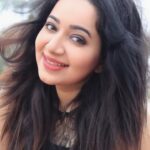 Chandra Lakshman Instagram - HAPPY MIND.. HAPPY LIFE 💫🧿 Have a fun Sunday peeps and dont forget to have that smile all along! 💕 #moongirl #smile #😊 #lifeisbeautiful #love #blessed