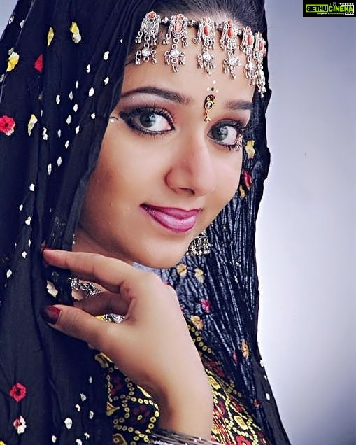 Chandra Lakshman Instagram - Major major #throwback to this 1st portfolio shoot i did years back..!!😊 I still remember how restless i was with all the makeup and hair styles though i enjoyed posing and have always loved being in photos..😀Anytime! From then to now this beautiful journey i have had,in my own terms,has been joyous and educative..🧿 To many more shoots and posing,lights and actions my heart is ever ready and greedy ☺️💫 #moongirl #actor #actorlife #shootmode #tamilactress #malayalamactress #teluguactress #films #television #hairandmakeup #throwback
