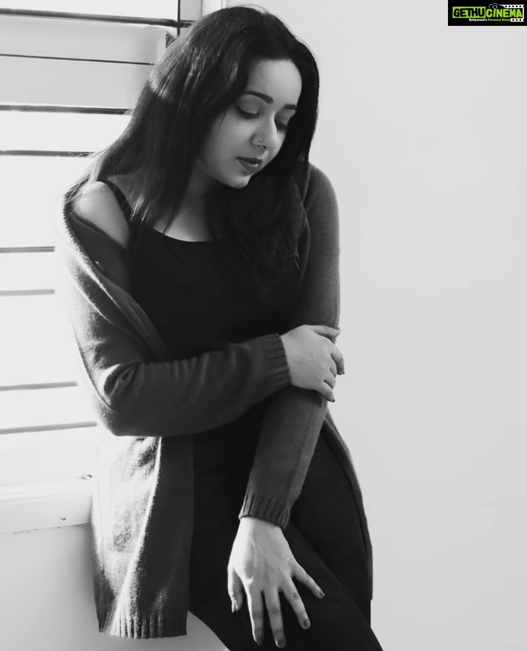 Chandra Lakshman Instagram - ...and like the moon we probably have to go through phases of emptiness to feel full again.. 😊✌️ More power and love to this beautiful world filled with amazing beings💕 PC:@varuun.jpg #moongirl #lifeisbeautiful #blessed #love #lightsandshadows #photography #actorlife