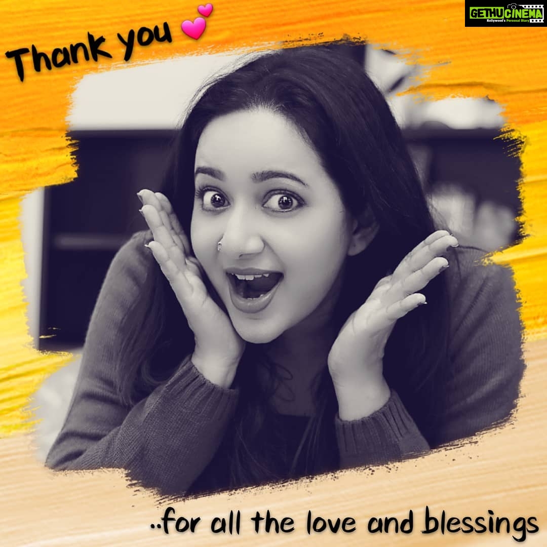 Chandra Lakshman Instagram - When there are so many people around wishing me on my birthday i can only feel super happy and immensely greatful for this blessed life.. π THANK YOU from the bottom of my heart for all the blessings prayers and lovely wishes..π§Ώπ« All you wonderful people Rock!! π€β€οΈ #moongirl #birthday #wishes #blessedday #lifeisbeautiful #love #funday