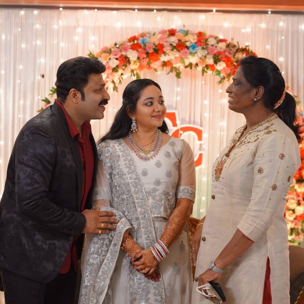 Chandra Lakshman Instagram - The legendary P.T.Usha🙏💝
@tosh.christy @lakshmanmalathy @linutoj_kvl @toj_christy
.
.
.
#moongirl #weddingstories #weddingphotography #ptusha Chandra Lakshman Instagram - The legendary P.T.Usha🙏💝 @tosh.christy @lakshmanmalathy @linutoj_kvl @toj_christy . . . #moongirl #weddingstories #weddingphotography #ptusha