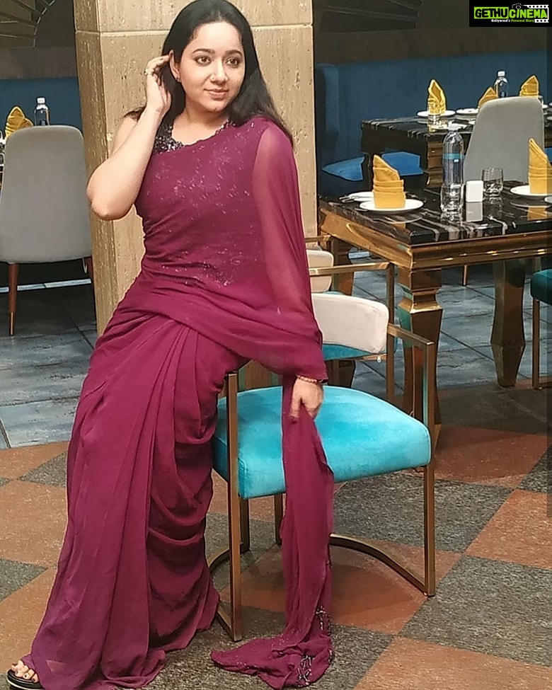Chandra Lakshman Instagram - Everything is better in purple🍇 PRO @vm.cinemas Shot by @varuun.jpg #moongirl #sareelove #picoftheday #modelling #shootmode #tamilactress #malayalamactress #teluguactress #films #television #actor