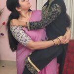 Chandra Lakshman Instagram - Impromptu dancing with my Chandra chechi @chandlight.iyer ♥️ . . 🎥 @tosh.christy ♥️ . . . . #classicaldance #indianclassicaldance #kathakdance #favsong #bijudwanitarang @suryatv @bijudhwanitarang #guru #maniratnam #bollywood #instareels #swanthamsujatha Cochin, Kerala