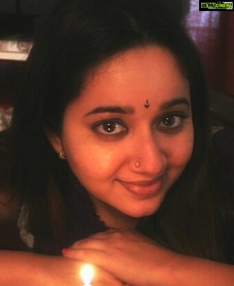 Chandra Lakshman Instagram - Sometimes the most bravest thing you can do is SMILE and move on..😊 #moongirl #strongheart #smile #lifeisbeautiful