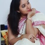 Chandra Lakshman Instagram – Pic courtesy : Appa dear😍
#moongirl #sareelove #silksarees #navarathri #golu #tradition #potd