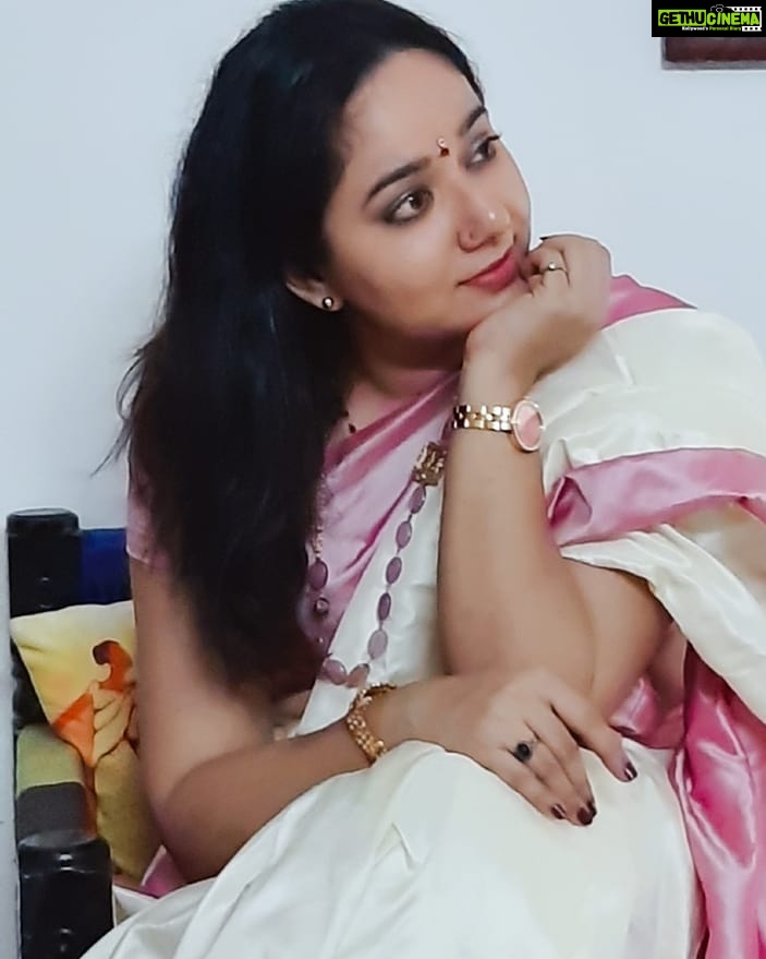 Chandra Lakshman Instagram - Pic courtesy : Appa dear😍 #moongirl #sareelove #silksarees #navarathri #golu #tradition #potd