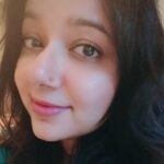 Chandra Lakshman Instagram - New lip gloss=selfie #moongirl #lipsticklove #makeup #pinklips
