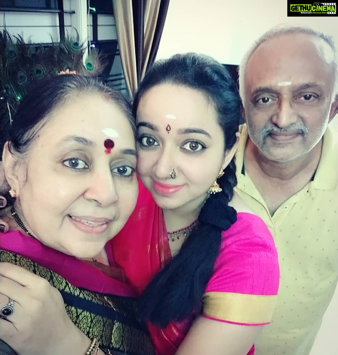 Chandra Lakshman Instagram - #family #mylife #bestfriends #appa #amma #birthdayselfie #😘