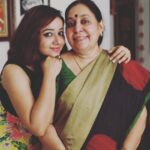 Chandra Lakshman Instagram - Happy birthday chundarikutty!!😘😘Amma,u mean the world to us..our every konjals,every ummas,every fight followed by hugs,those shopping dates,every new recipe u make and that heavenly aviyal and chakkara pongal is all very important and mean a lot in my life..I pray that God makes you even better in all this and now,where is ur bday payasam?🤩😘 Lots of love Amma 😘😘 #ammasbirthday #celebrations #happytimes #lotsoflove #amma #happybirthday