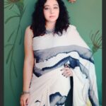 Chandra Lakshman Instagram - #moongirl #fashionphotography #blackandwhite #saree #actress #tamilactress #malayalamactress #teluguactress #cinema #serial #actorlife #hairandmakeup #lifeisbeautiful #editedphoto #trending @karthikakphotography @sathish_pro
