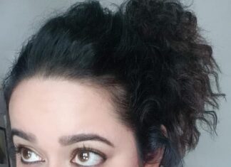 Chandra Lakshman Instagram - The "ayyo paranjadu abhaddamayi" look 🙆‍♀️🤭 #moongirl #wasagoodday #happinessisachoice #funday