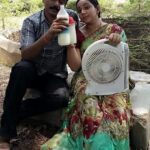 Chandra Lakshman Instagram – During one of those Kathiri veyil with @stalinmuthu27 Anna at an outdoor shoot 🤪
#moongirl #shootingdiaries #chennaisummer #paasamalar #siblinglove #television #funtimes #cantwaittogetback #friendslikefamily #😍 #saree #tamilponnu