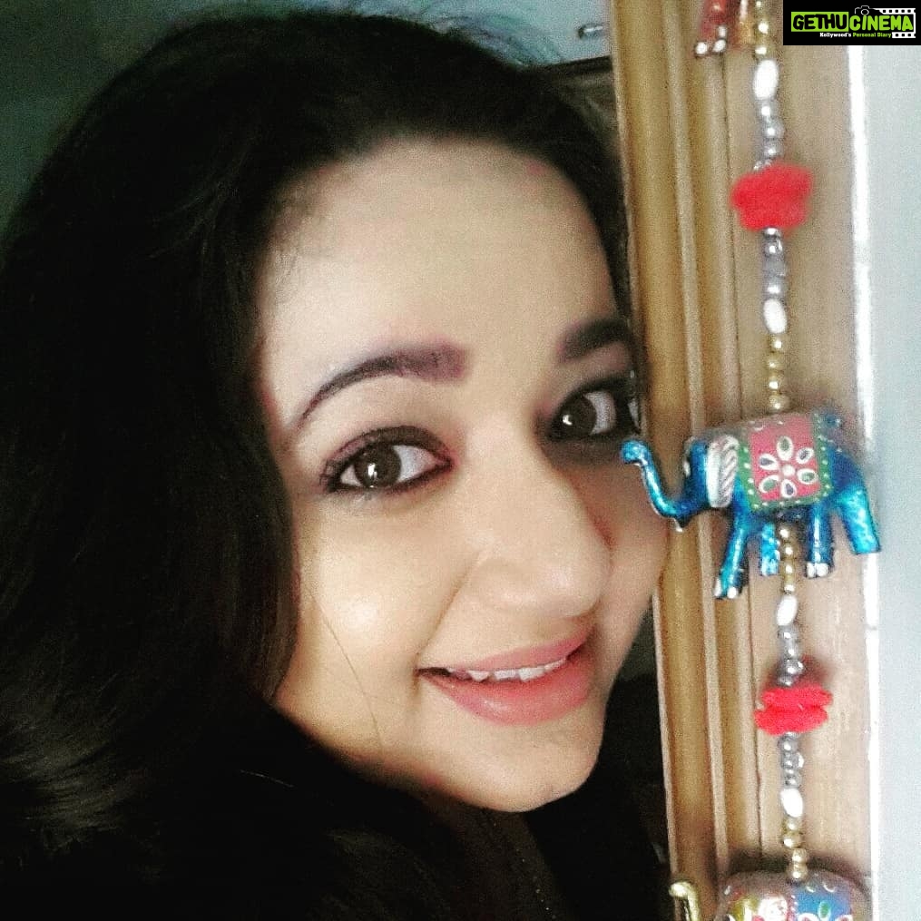 Chandra Lakshman Instagram - Love is a great beautifier!💕 #moongirl #lookintoyoursoul #love #loveurself #beautifulthingsaroundus