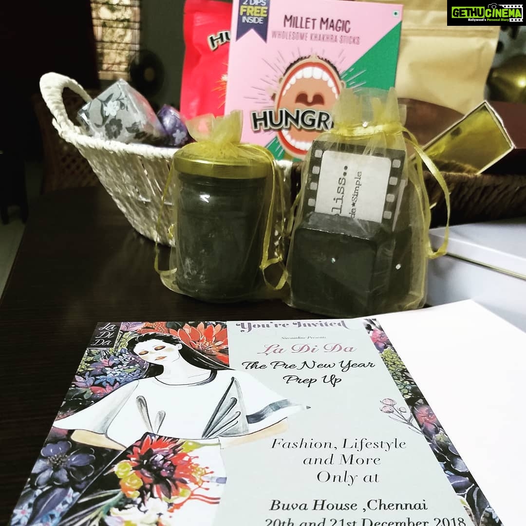 Chandra Lakshman Instagram - ...and this is how pretty the hamper looks!❤️Thanks @kavitha_pandian @whatawink @bottled_bliss @fingertipsthenailspa @@lawrenceandmayo @hungrezi @yummfit @sugarlycious_by_kavitha @girijapaati for all the awesomeness..😍 Can't wait to check out @ladida_2018.. I am gonna be there.. Chennaites and shopaholics head to @buva_house on 20th and 21st.. See ya!! #moongirl #shopping #ladida2018 #popups #handmade #organic #skincare #healthysnacks #chocolates Chennai, India