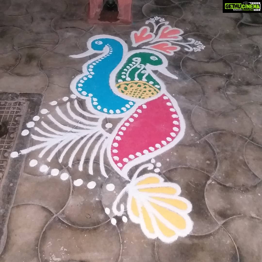 Chandra Lakshman Instagram - #moongirl #diwalidecorations #rangoli #funwithneighbours #celebrations🎉 #familygoals #💖 #🎉 #happydiwali