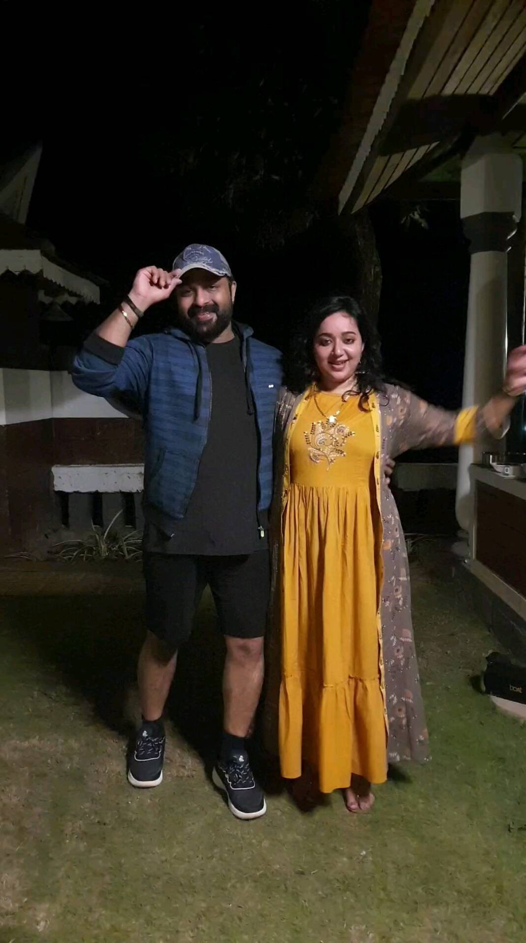 Chandra Lakshman Instagram - Very late in the trend but loving it.. With #achayan @tosh.christy #moongirl #justforlaughs #instareels #naattu Kanjippadom. കഞ്ഞിപ്പാടം