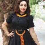 Chandra Lakshman Instagram - Wearing a handpainted dress by my Amma @lakshmanmalathy 😍😘 #moongirl #prouddaughter #mommydearest #ammaponnuthings #friendforever #appaponnutoo☺️ @muralaurathedesignstudio