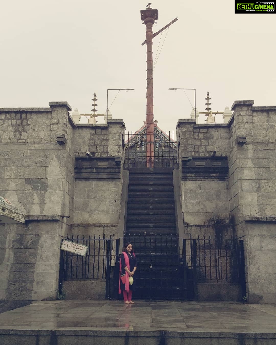 Chandra Lakshman Instagram - CLARIFICATION : Okay! So this pic has kind of confused many and is doing the rounds on various news websites about my Sabarimala visit!!This obviously is not Sabarimala but a replica of the temple in Chennai.. Its called the Rajah Annamalaipuram Ayyappan Temple(I had tagged the location too)built by the Chettinad Royal family..And more than anything as we are all aware of the rules at Sabarimala, my visit is definitely not possible.. :) And the next major factor being the after effects of the floods at Pampa..So THIS IS NOT SABARIMALA 🙏😁 Padinettam padi darshanam on a beautiful rainy friday morning 🙏💖 #moongirl #swamiyesaranamayyappa #templevisit #rainymornings #divine #positivevibesonly Rajah Annamalaipuram Ayyappan Koil, Chennai