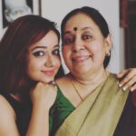 Chandra Lakshman Instagram - HAPPY BIRTHDAY TO YOU AMMA.. 😘🎂 Here's a wish for you 💖 For the beautiful person you are in and out you deserve all the happiness the universe has to offer..II THATHASTHU II 😁😘 Ummmmmaaaaaaa..keep smiling Azhagiiii @lakshmanmalathy #moongirl #ammabirthday #wishingallhappinessandlove