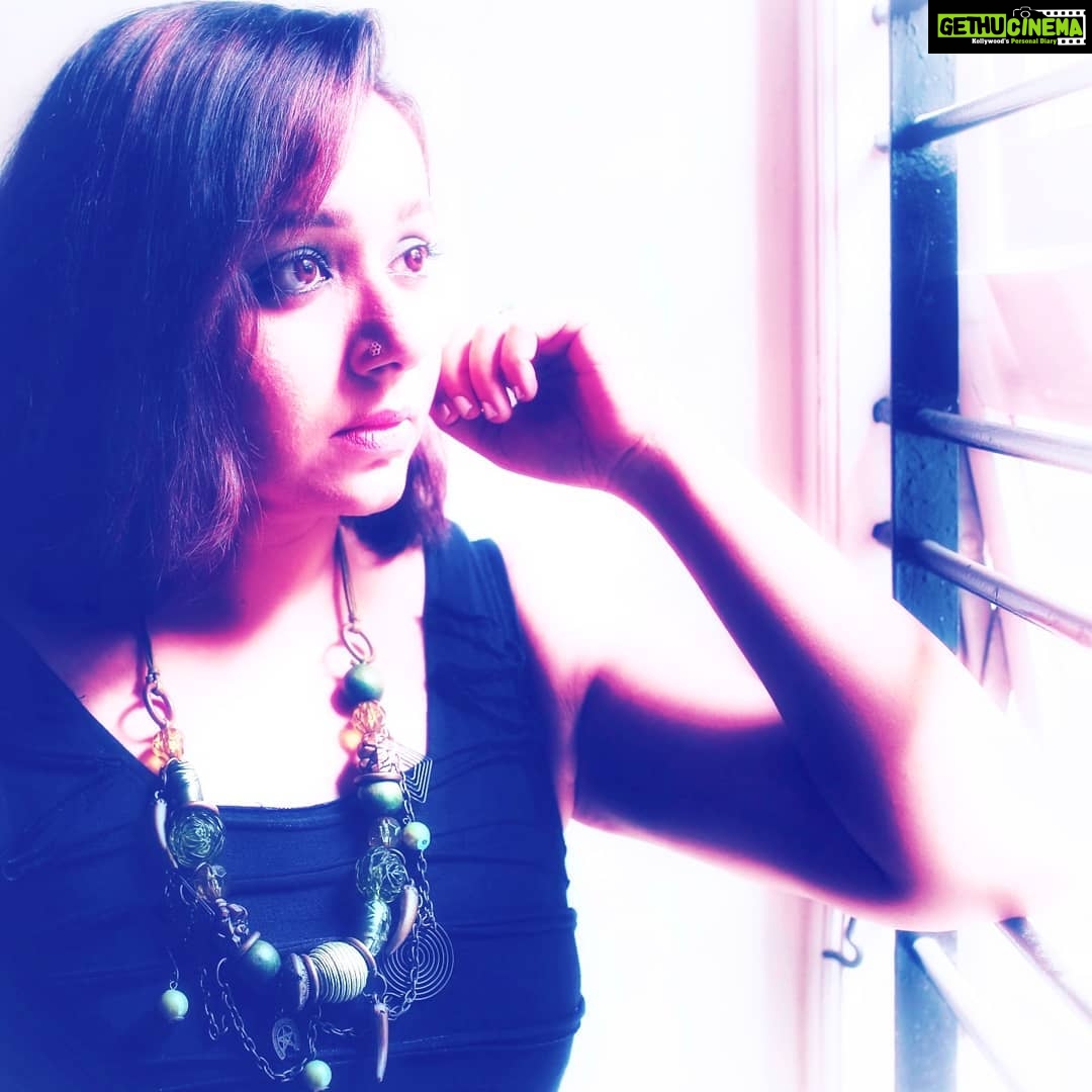 Chandra Lakshman Instagram - Not lost in thought n all.. Just posing😊 #moongirl #junkjewellery #tribalfashion