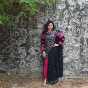 Chandra Lakshman Instagram - 🎬The blacks,the greys,the pinks📸 @badri_pn photography #moongirl #shootingdiaries #photography #poserforlife #positivevibes #lifeisbeautiful #instaphotography Muttukadu