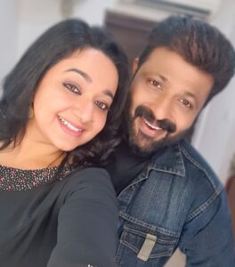 Chandra Lakshman Instagram - 🤍
@tosh.christy
@suryatv
@swanthamsujathaofficial

#moongirl #swanthamsujata #suryatv #aramaramkinnaramonsuryatv #shootmode #fun #instaselfie #potd #actor