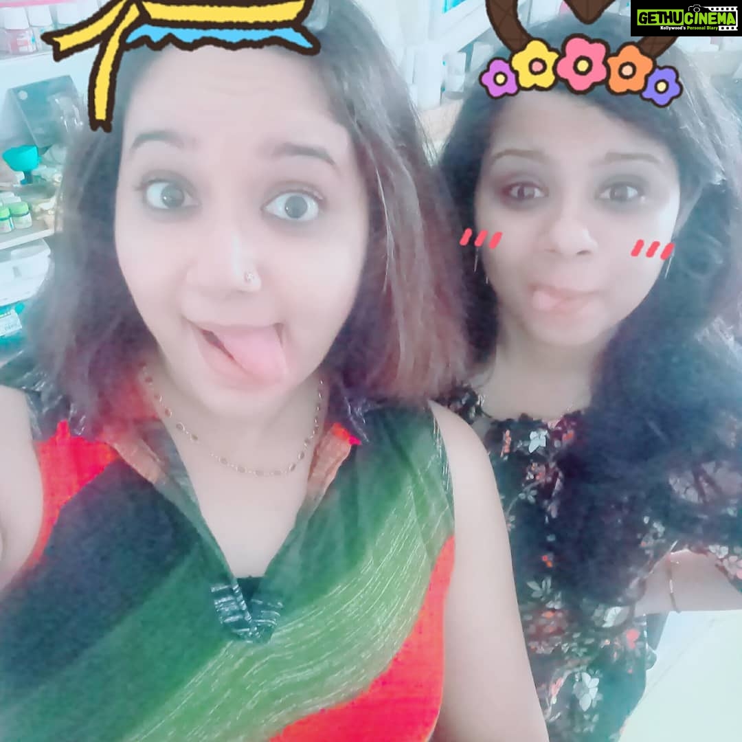 Chandra Lakshman Instagram - #moongirl #saturdayfunday with #bestbuddy #movietime #weekendvibes #madness #crazyselfies @shwetzrocks