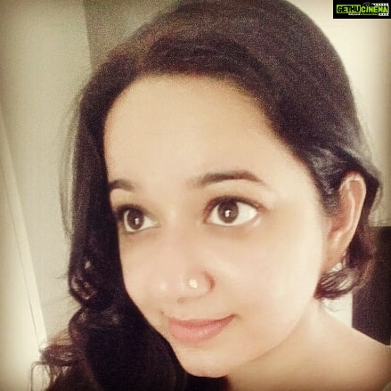 Chandra Lakshman Instagram - I am sure all of you had a great start to this lovely week ahead!!😊💞 Face everyday with a SMILE..It can't go wrong, ye! 😁 #moongirl