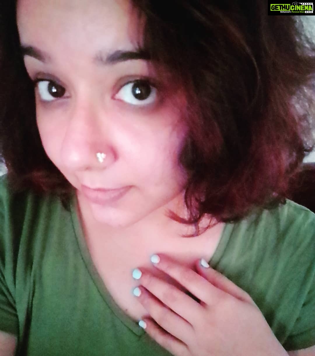 Chandra Lakshman Instagram - The best thing about you is You...especially after a nice Sunday afternoon nap..😜 Am sure all of you had a great Sunday!! 🤗 #moongirl #imemyself #sundayvibes #instaselfies #nomakeupday
