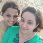 Chandra Lakshman Instagram - @shwetzrocks #moongirl #bessybeach #funevening #girlsdayout Edward Elliot's Beach