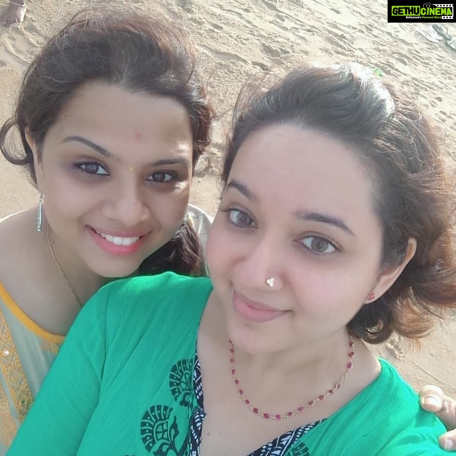 Chandra Lakshman Instagram - @shwetzrocks #moongirl #bessybeach #funevening #girlsdayout Edward Elliot's Beach