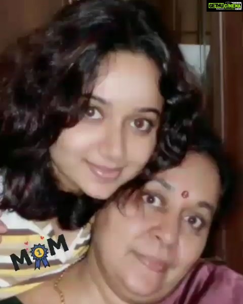 Chandra Lakshman Instagram - #moongirl #everydayismothersday #thelakshmans #heartofthehouse #amma