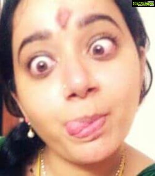 Chandra Lakshman Instagram - ..and there are pics like these.. 😝😂😬😇 #moongirl #crazypics #shootdiaries #funtimesatshoot