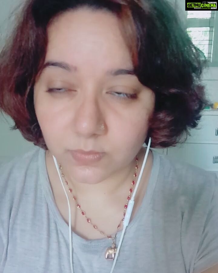 Chandra Lakshman Instagram - #moongirl #abrandnewday #positivevibes #lifeisbeautiful #likeafestival #calm #likeitthisway #instalike #hope #faithful #awesome #thankful #believe #instavideo #dontgrowup