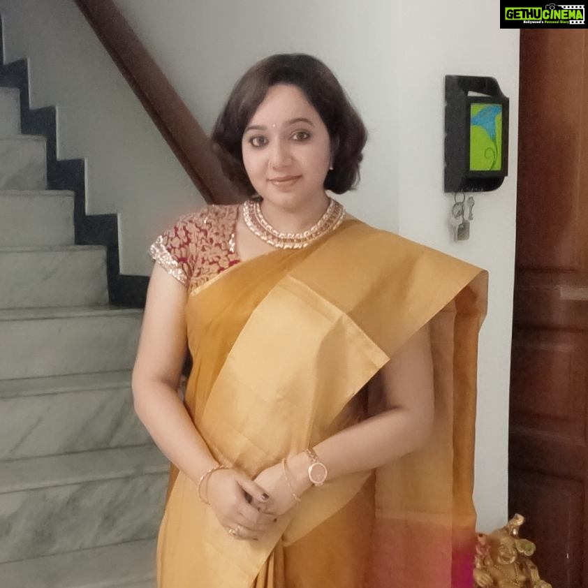 Chandra Lakshman Instagram - #moongirl #kanchivaramsilk #sareelover #bestattire #traditional #funkyhaircut #allsmiles 😇