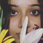 Chandra Lakshman Instagram - ...and some selfies like this..😃 #sefie #nomakeup #flowersmakeuspretty #imemyself